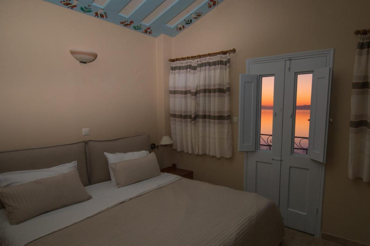 Niriides Hotel Apartments Sými Esterno foto