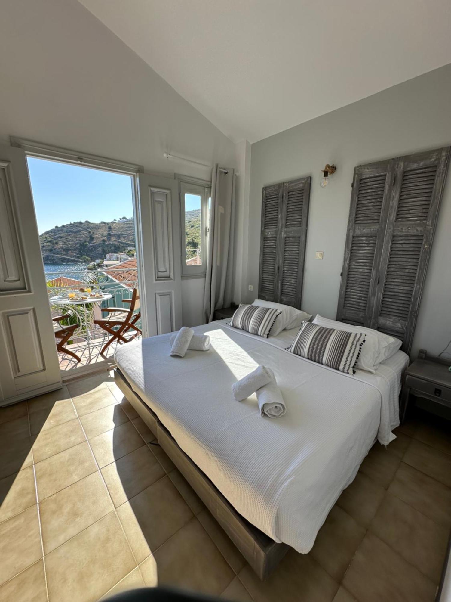 Niriides Hotel Apartments Sými Esterno foto