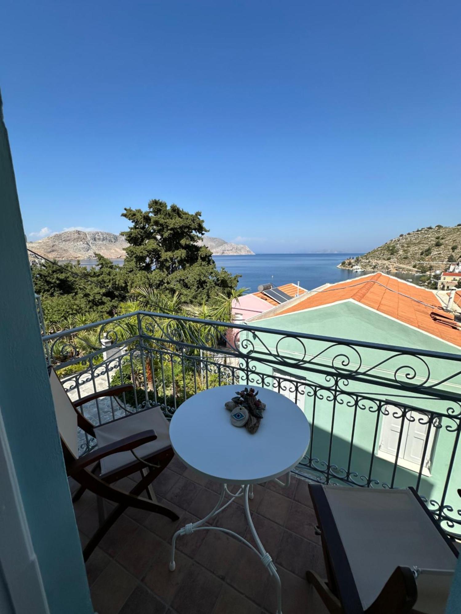 Niriides Hotel Apartments Sými Esterno foto