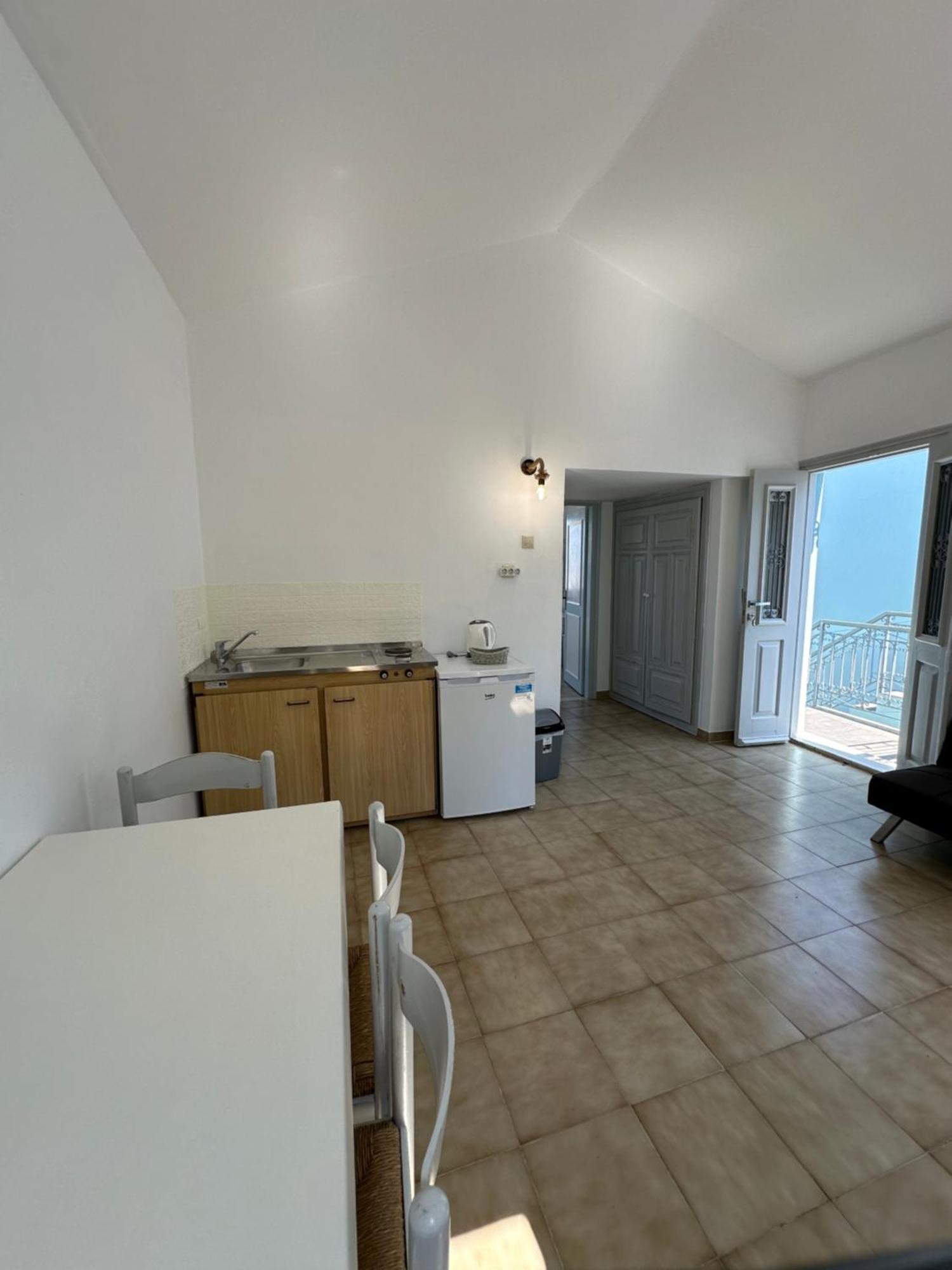 Niriides Hotel Apartments Sými Esterno foto